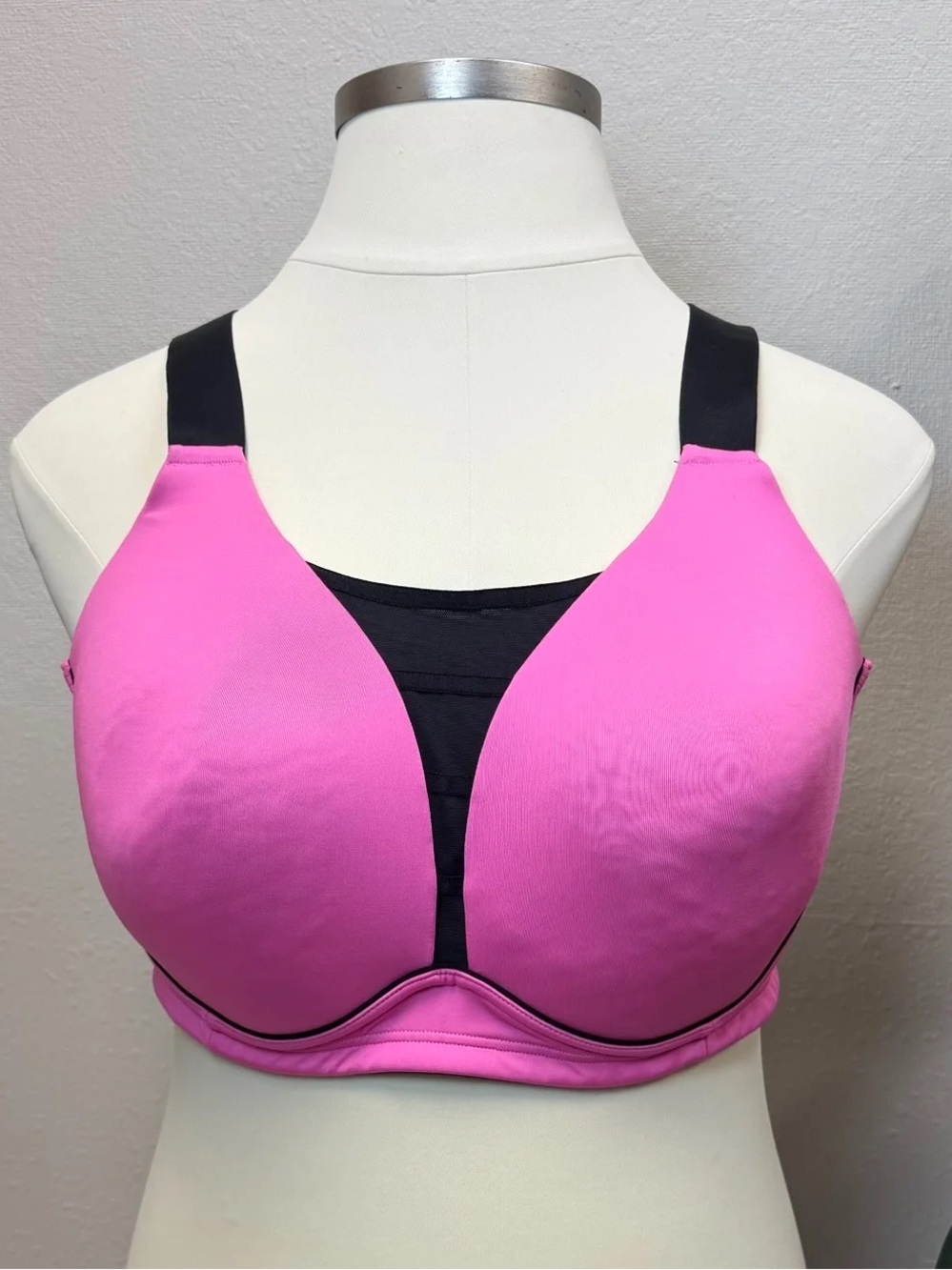 LIVI Pink & Black High Impact Wireless Sports Bra - Size 44DD